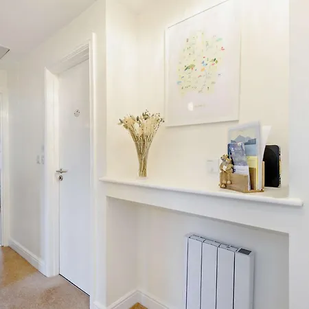 2 Bed In 91901 Apartment *