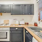 2 Bed In Oc-91901 Apartamento